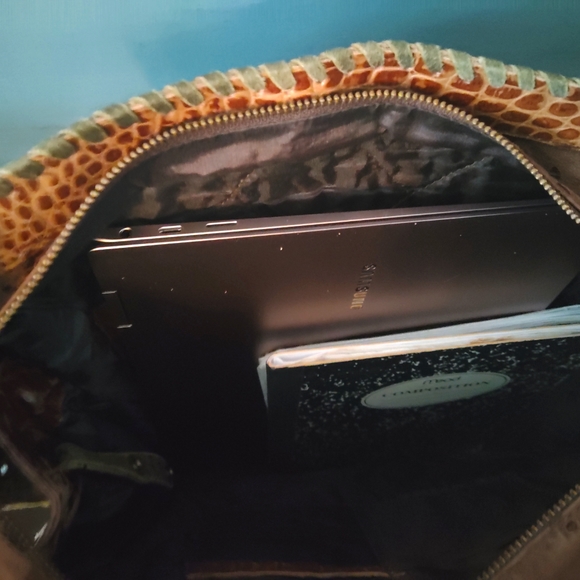 Unique, one of a kind, leather and snake skin messenger bag by Novi Sudiono. - Picture 12 of 15